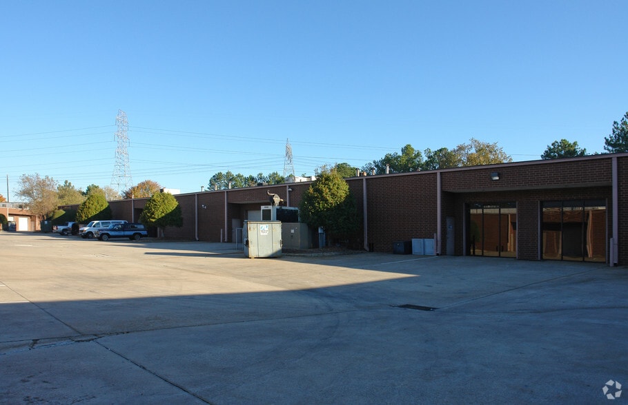 More Photos Of 6611 Bay Cir, Peachtree Corners Light Distribution For Lease