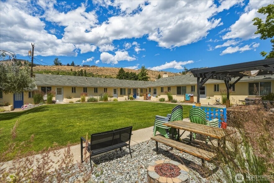 More Photos Of 315 W Gibson AVE, Chelan Apartments For Sale