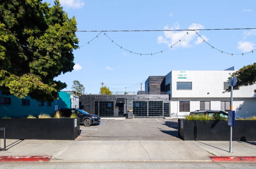 More Photos Of 2217-2219 Main St, Santa Monica Loft Creative Space For Lease