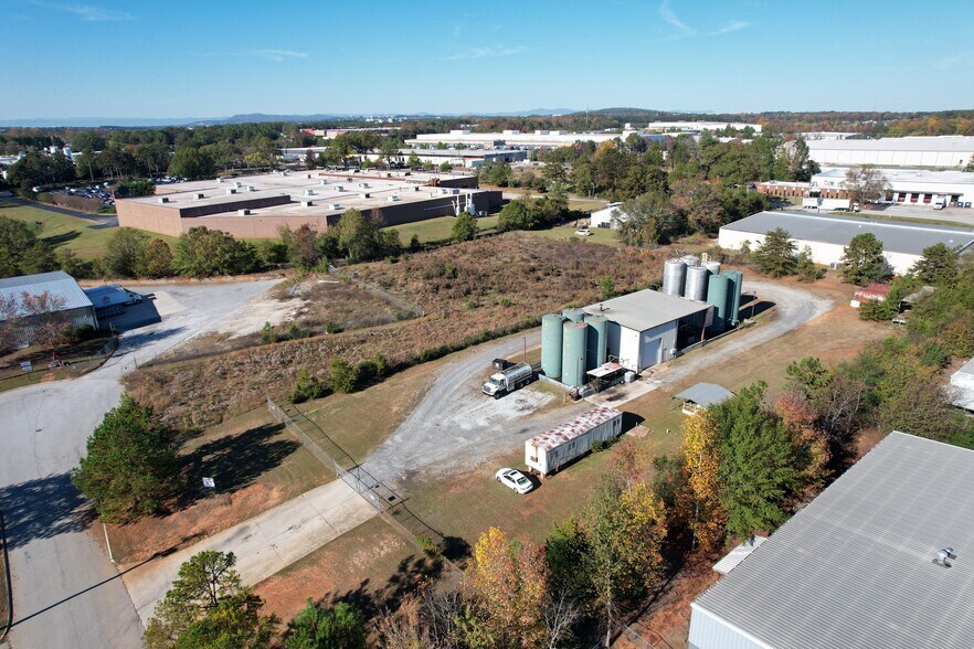 More Photos Of 10 Geneva Ct, Mauldin Manufacturing For Sale