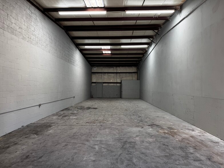 More Photos Of 4169 Hillsborough Ave, Tampa Warehouse For Lease