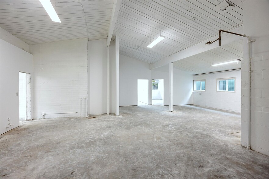 More Photos Of 13045 Lake City Way NE, Seattle Office For Sale