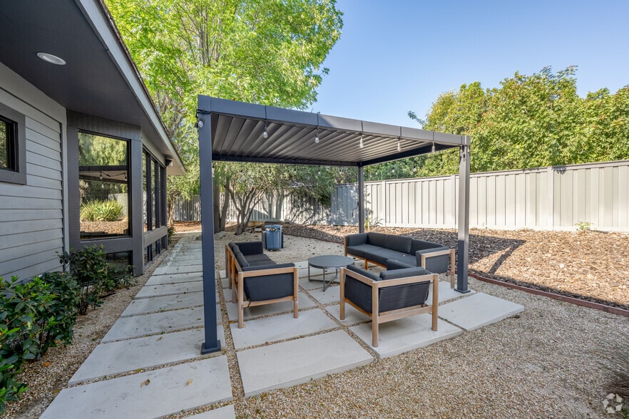 More Photos Of 669 Cliffside Dr, San Dimas Office For Lease