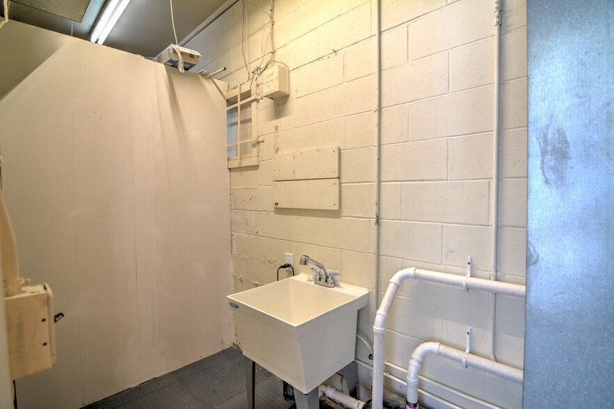 More Photos Of 375 N 22nd St, Decatur Auto Dealership For Sale