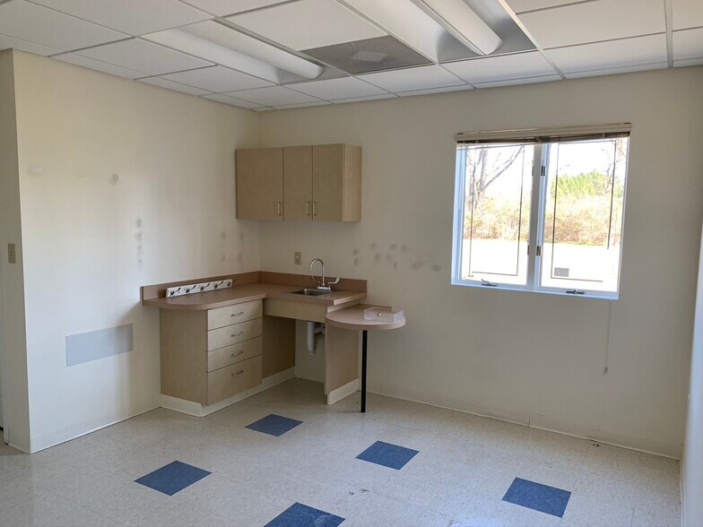 More Photos Of 208 Kevin Ln, Brodheadsville Medical For Lease
