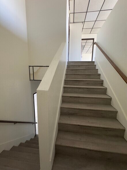 More Photos Of 9245 Glenoaks Blvd, Sun Valley Warehouse For Lease