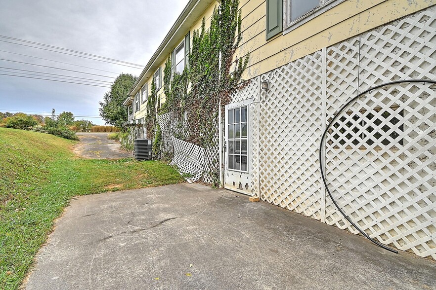 More Photos Of 1203 E Jackson Blvd, Jonesborough Office Residential For Sale