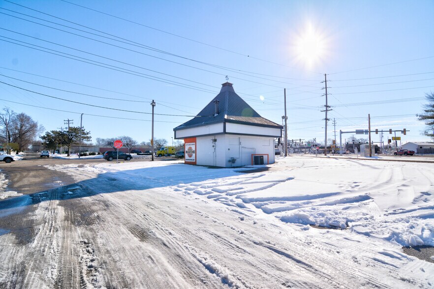 More Photos Of 375 N 22nd St, Decatur Auto Dealership For Sale