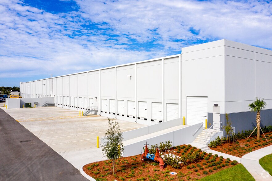 More Photos Of 6210 Hoffner Ave, Orlando Distribution For Lease