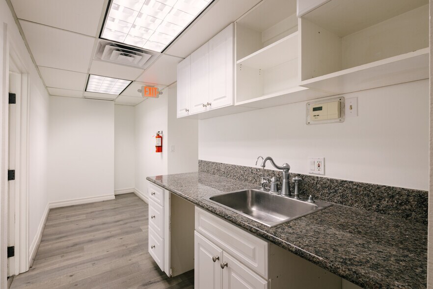 More Photos Of 2505 Canada Blvd, Glendale Office For Lease