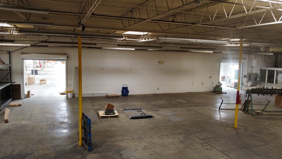 More Photos Of 2615 Elmhurst Ln, Portsmouth Warehouse For Lease