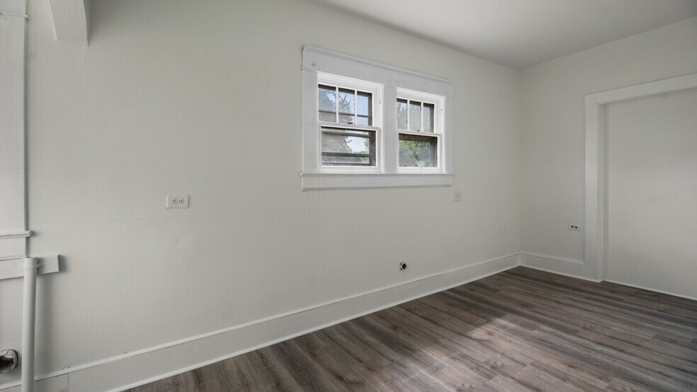 More Photos Of 10729 N Main St, Archdale Loft Creative Space For Lease