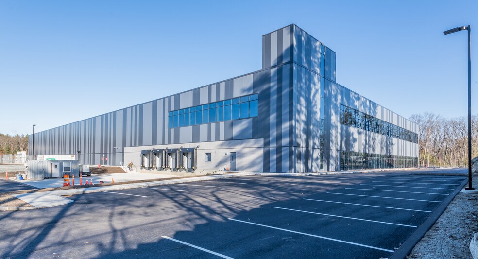 More Photos Of 172 Middlesex Tpke, Bedford Light Manufacturing For Lease