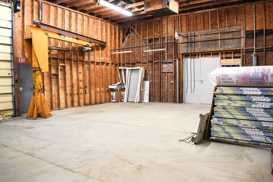 More Photos Of 5016 E 24th St, Kansas City Flex For Sale