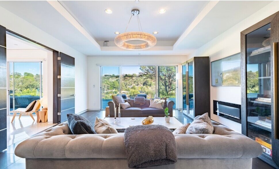 More Photos Of 12148 Travis St, Los Angeles Healthcare For Lease