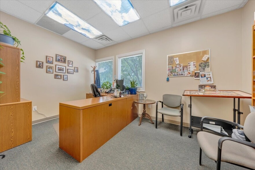 More Photos Of 2408 Electric Rd, Roanoke Medical For Lease