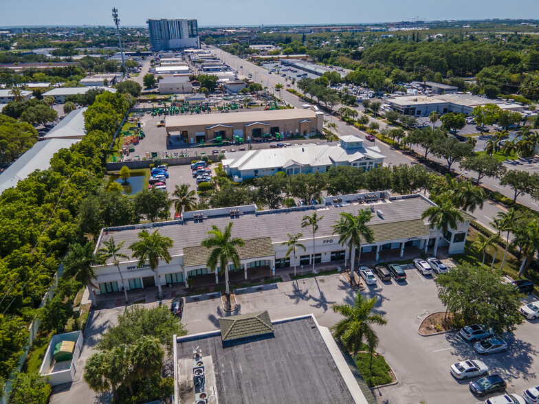 Primary Photo Of 2770 Davis Blvd, Naples General Retail For Lease