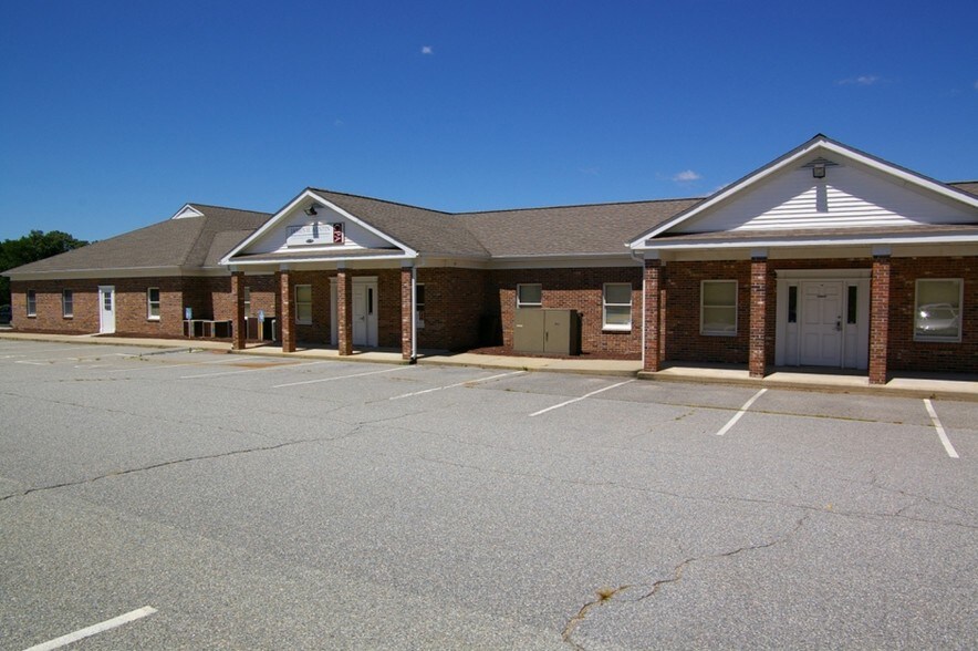More Photos Of 41 Kings Hwy, Gales Ferry Office For Lease