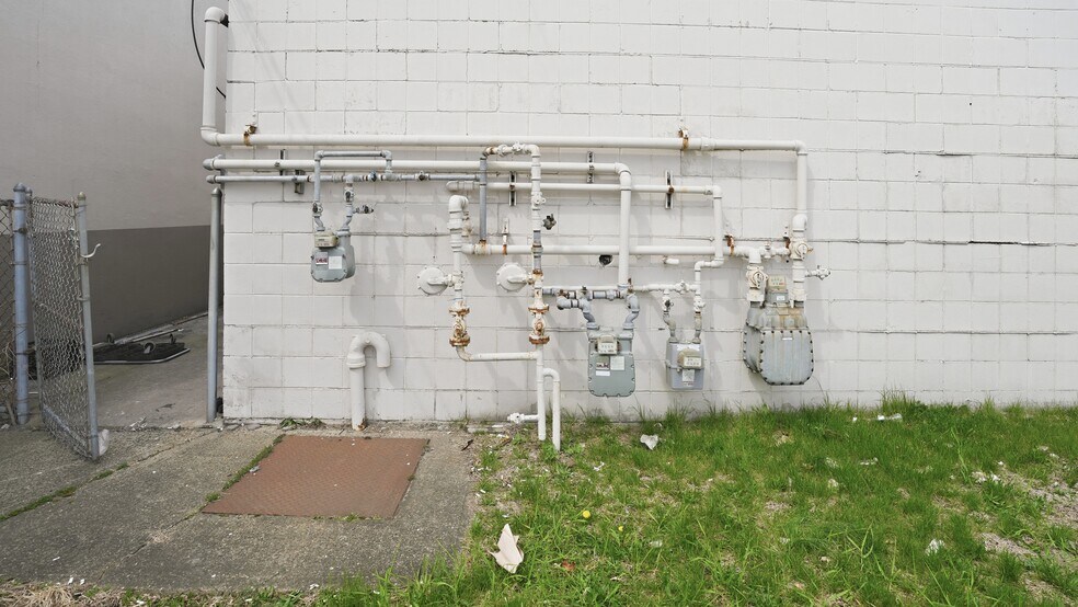 More Photos Of 2882-2904 Long Beach Rd, Oceanside Freestanding For Lease