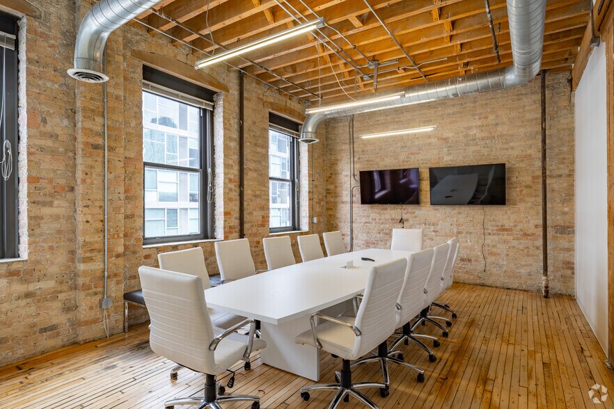 More Photos Of 320 W Ohio St, Chicago Loft Creative Space For Lease