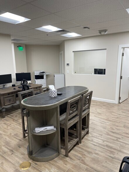 More Photos Of 16573 N 92nd St, Scottsdale Office For Lease