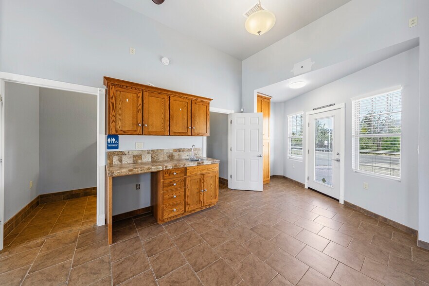 More Photos Of 143 S Main St, Phoenix Office For Sale