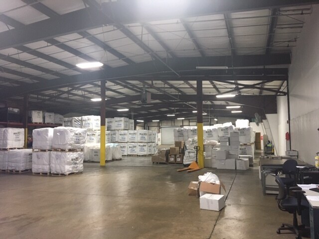 More Photos Of 1013 Tamarac Dr, Carpentersville Warehouse For Lease