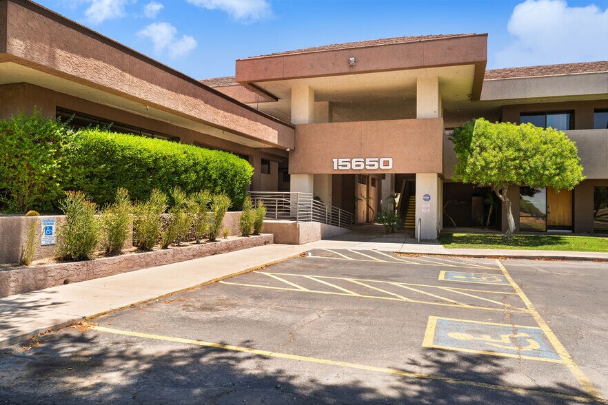 More Photos Of 15600-15650 N Black Canyon Hwy, Phoenix Office For Sale