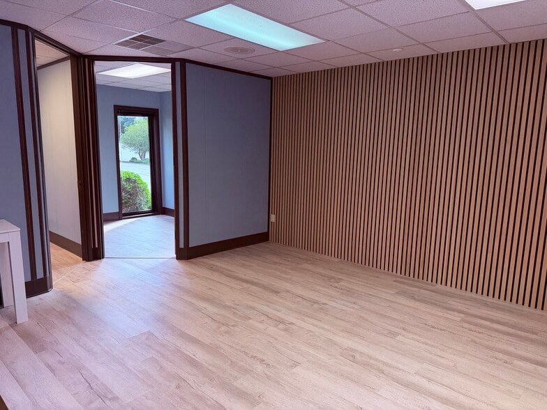 More Photos Of 3721 W Market St, Greensboro Office For Lease
