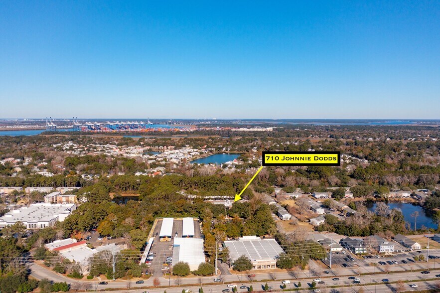 More Photos Of 710 Johnnie Dodds Blvd, Mount Pleasant Medical For Lease