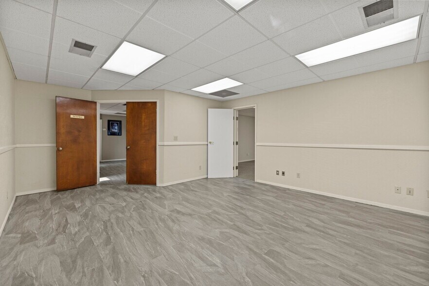 More Photos Of 1606 W Mineral King Ave, Visalia Office For Sale