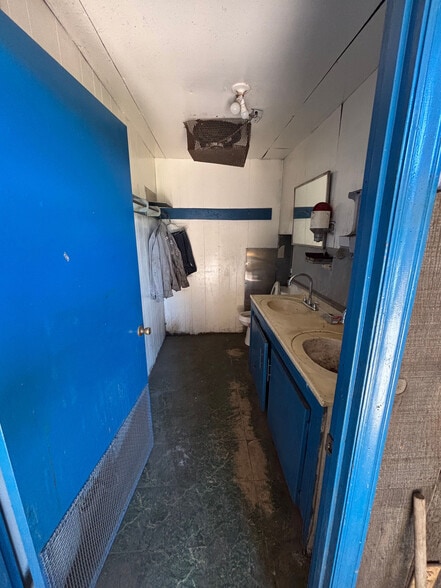 More Photos Of 424 Shelton Rd, West Columbia Warehouse For Sale