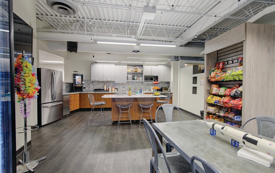 More Photos Of 1610 Des Peres Rd, Des Peres Unknown For Lease