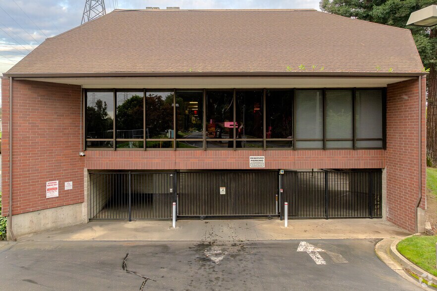 More Photos Of 2335 American River Dr, Sacramento Office For Lease