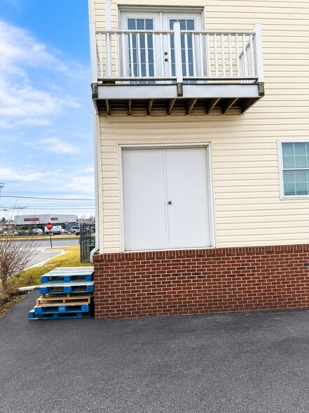 More Photos Of 7544 Holabird Ave, Dundalk Office For Sale