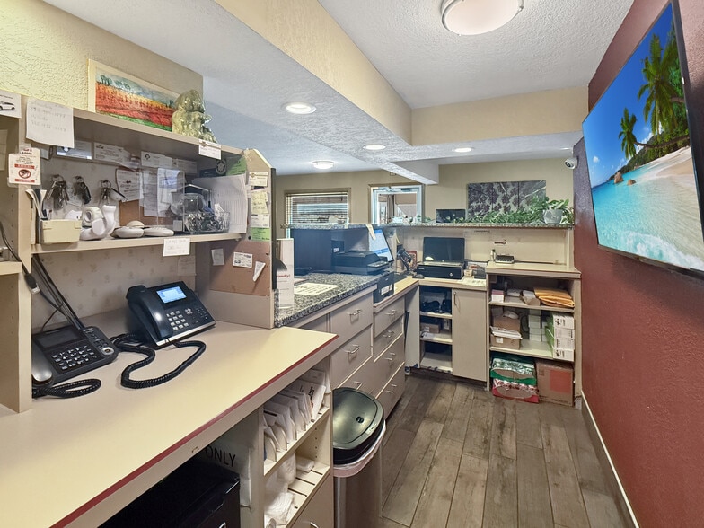 More Photos Of 5020 NE 14th St, Des Moines Hotel For Sale