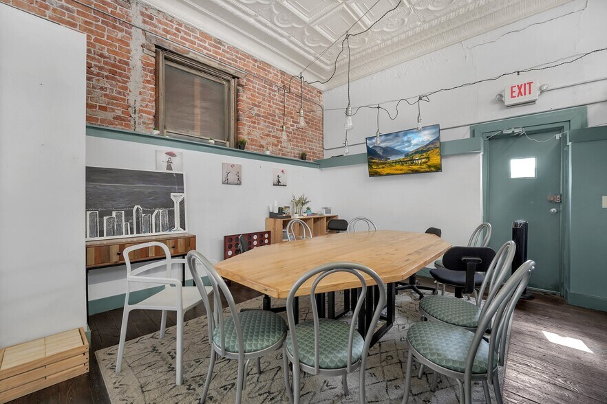More Photos Of 1069 W Broad St, Columbus Storefront Retail Office For Lease