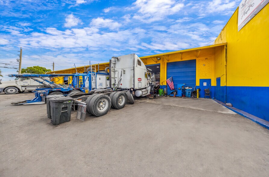 More Photos Of 9630 NW South River Dr, Medley Industrial For Lease