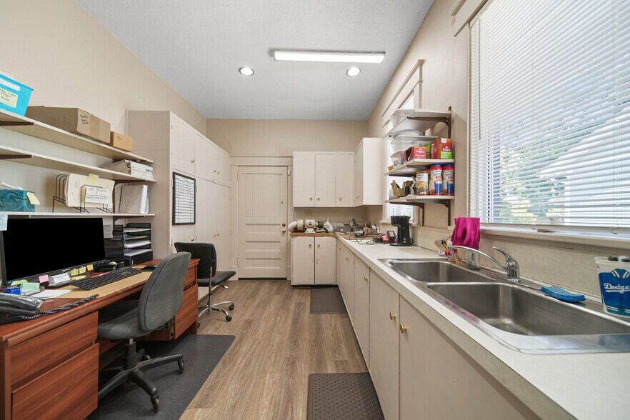 More Photos Of 217 Mocksville Ave, Salisbury Office Residential For Sale