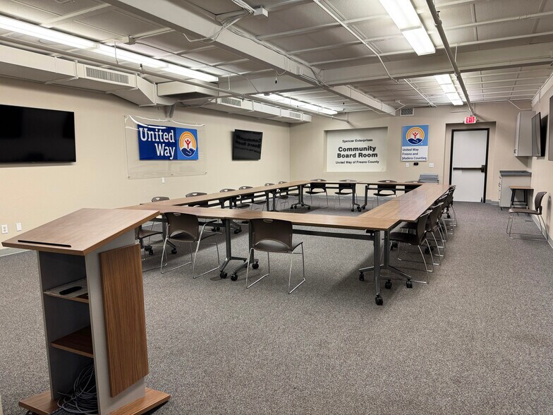 Primary Photo Of 4949 E Cesar Chavez Blvd, Fresno Coworking Space