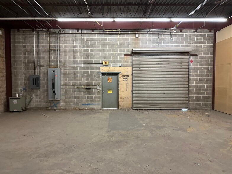 More Photos Of 2500 N St Mary's, Beeville Freestanding For Lease