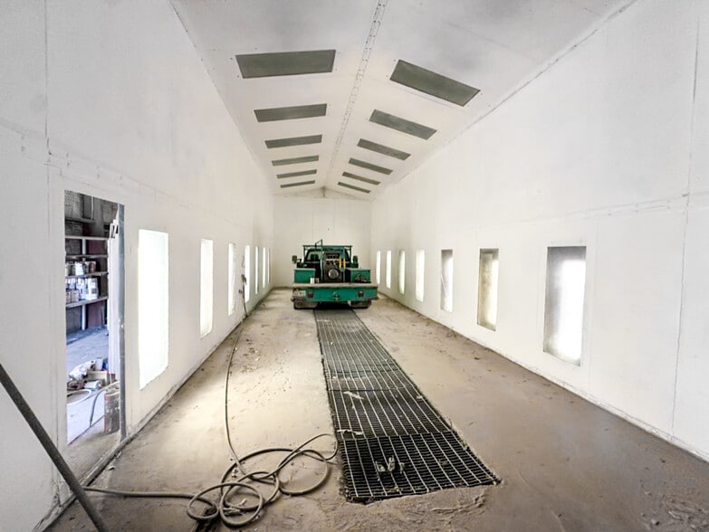 More Photos Of 604 Collins ave, Midland Warehouse For Sale