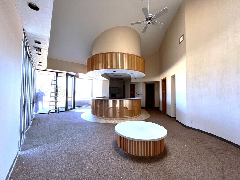 More Photos Of 1231 E Belt Line Rd, Richardson Medical For Lease