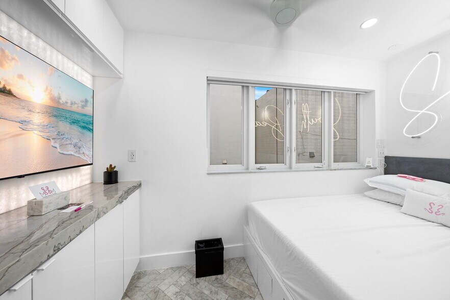 More Photos Of 124 11th St, Miami Beach Hotel For Sale