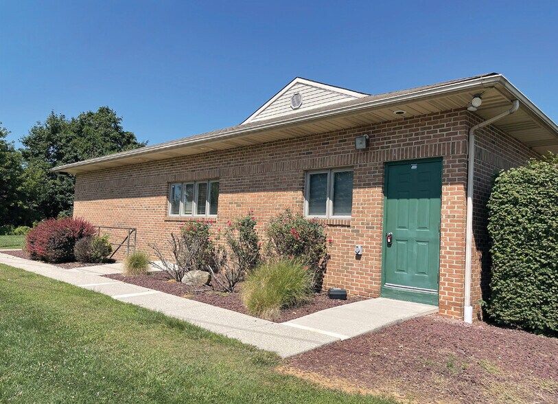 More Photos Of 800 Coventry Dr, Phillipsburg Office For Sale