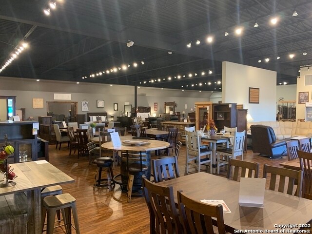 More Photos Of 2209 E Main St, Uvalde Storefront For Sale