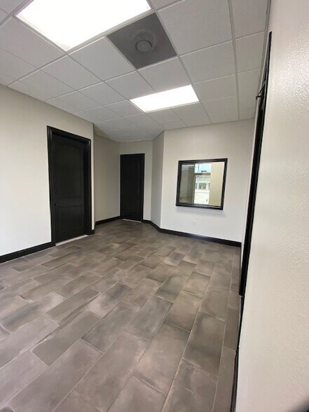 More Photos Of 1620 FM 1960 Rd, Houston Warehouse For Lease