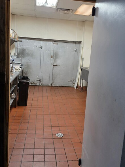 More Photos Of 4329 George Washington Memorial Hwy, Hayes Restaurant For Sale