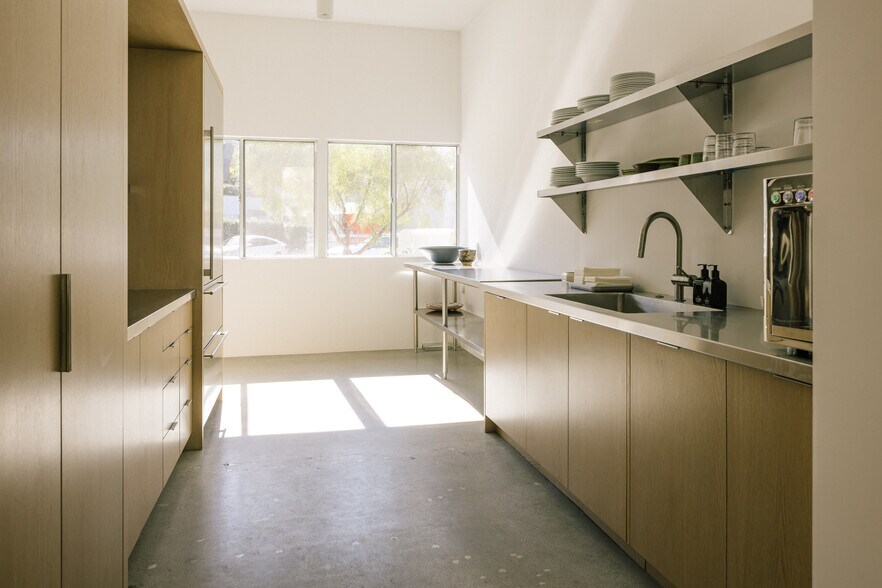 More Photos Of 1825 Hyperion Ave, Los Angeles Loft Creative Space For Lease