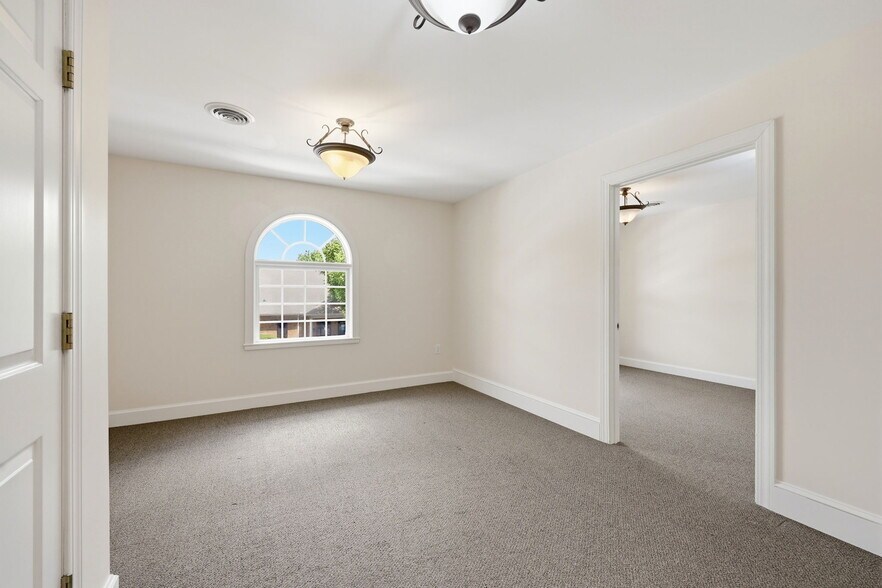 More Photos Of 845 Johns Hopkins Dr, Greenville Medical For Lease